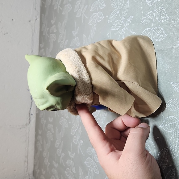 Hasbro Yoda Talking Plushie - Picture 3 of 6